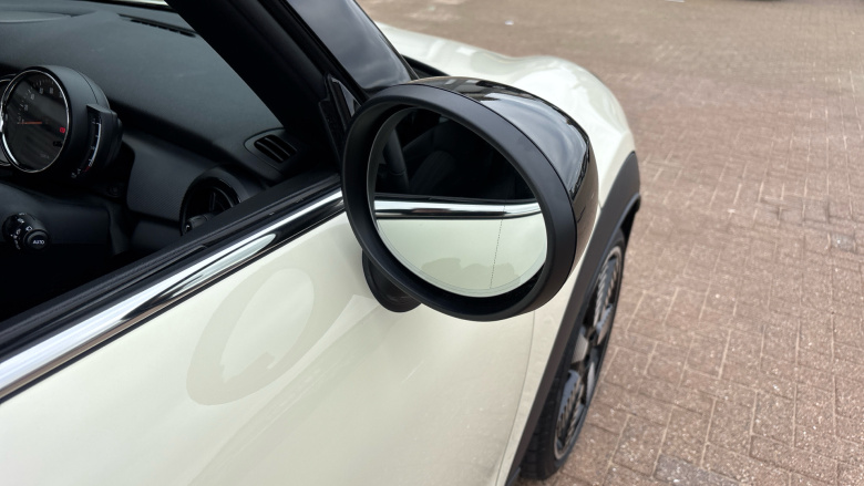 MINI Hatchback 2.0 Cooper S Exclusive 3dr Auto Petrol Hatchback